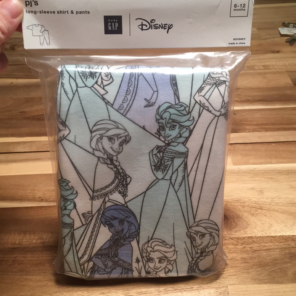 NWT "Frozen" Gap Pajamas 6-12m